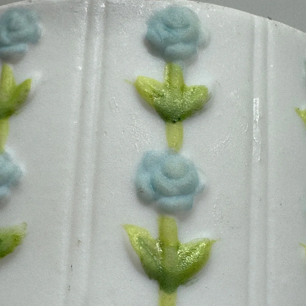 Vintage 1983 Enesco Grandmother Ceramic Trinket Box‎ Blue Roses Floral Ribbon